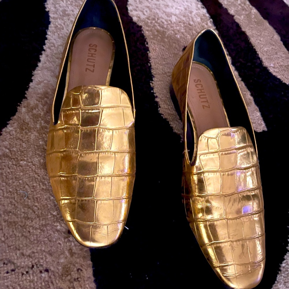 Metallic Gold Schultz croc print flats.